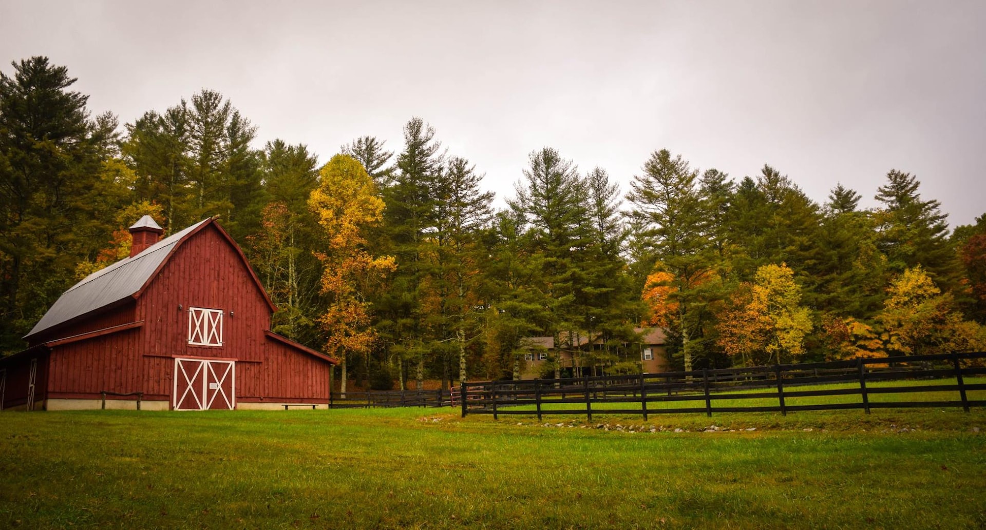 farmhouse in the fall season with changing leaves